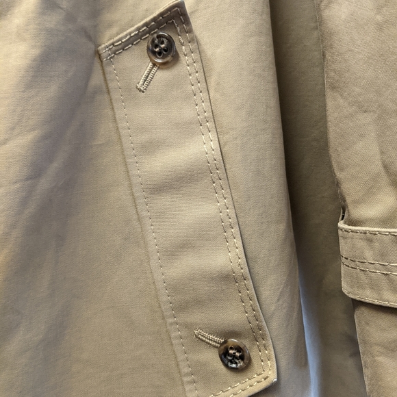 Beautiful tailored German coat size m top to bottom 35 inches. Pit to pit 23 inc - Picture 7 of 9